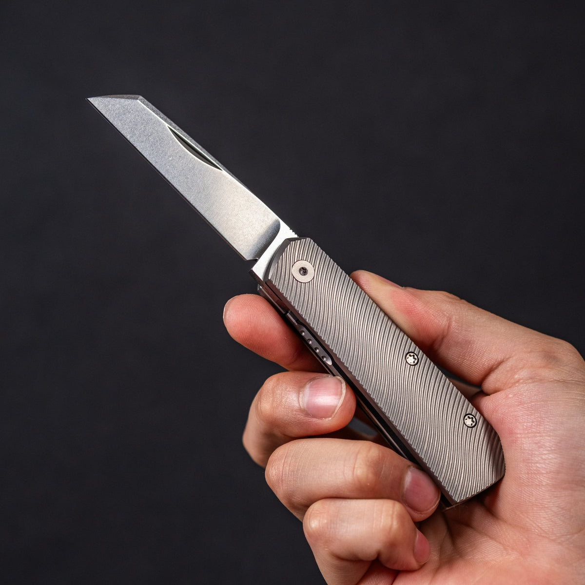 URBAN Straighthawk - Stonewashed Magnacut & Stonewashed Titanium w/ Micro Milling - URBAN EDC®