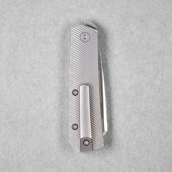 URBAN Straighthawk - Stonewashed Magnacut & Stonewashed Titanium w/ Micro Milling - URBAN EDC®