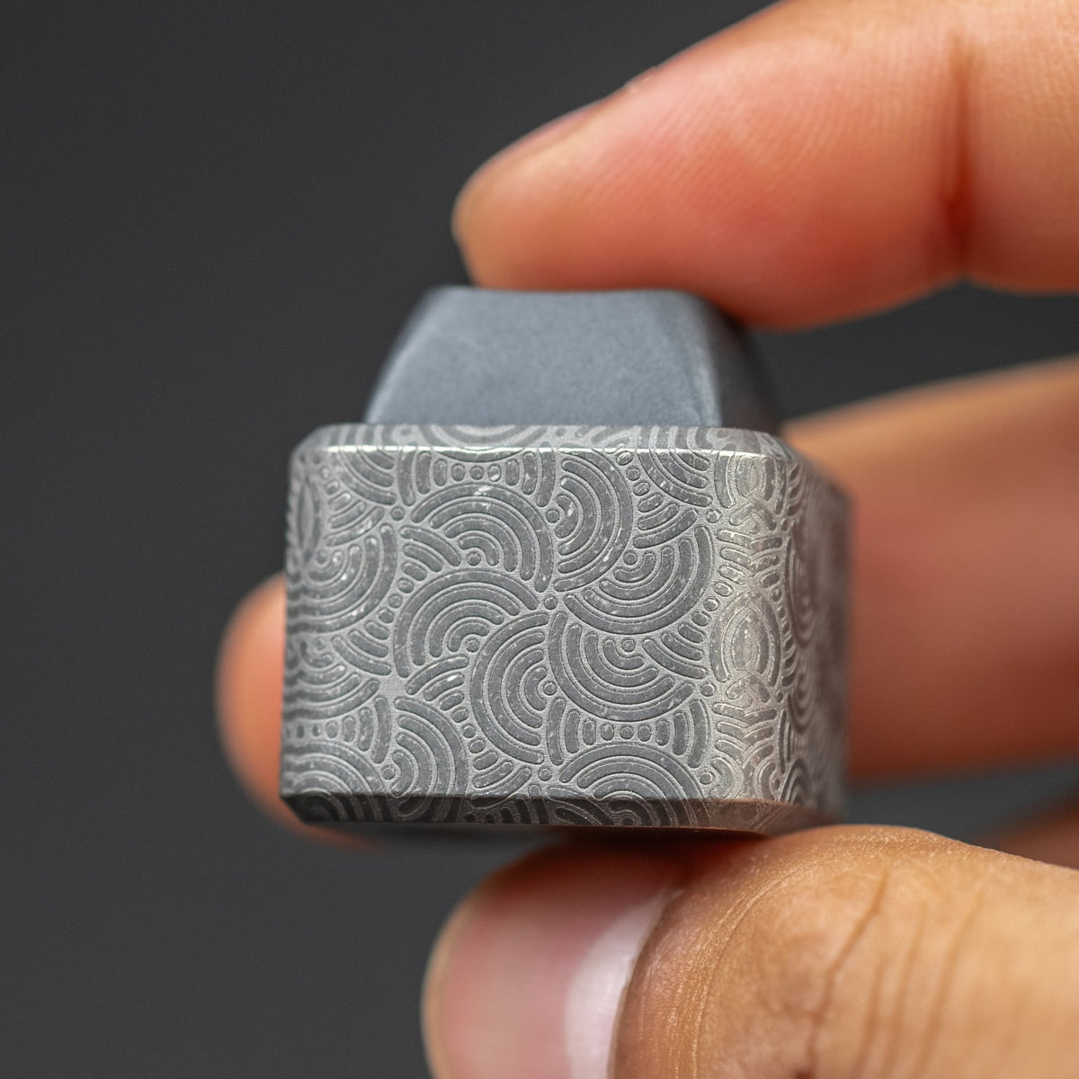 ZeroFeud x URBAN Seigaiha Keycap Fidget Clicker - Titanium - URBAN EDC®