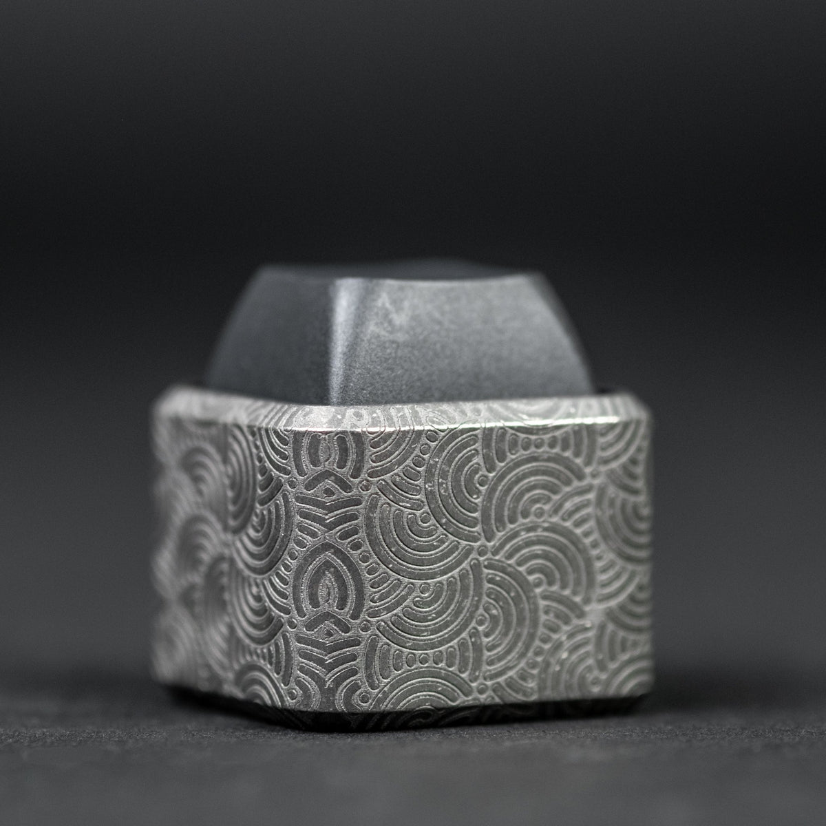 ZeroFeud x URBAN Seigaiha Keycap Fidget Clicker - Titanium - URBAN EDC®