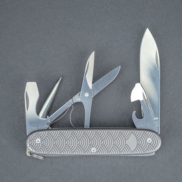 DE Custom Forge Pioneer X 93mm - Titanium Scales w/ Seigaiha Milling (Exclusive) - URBAN EDC®