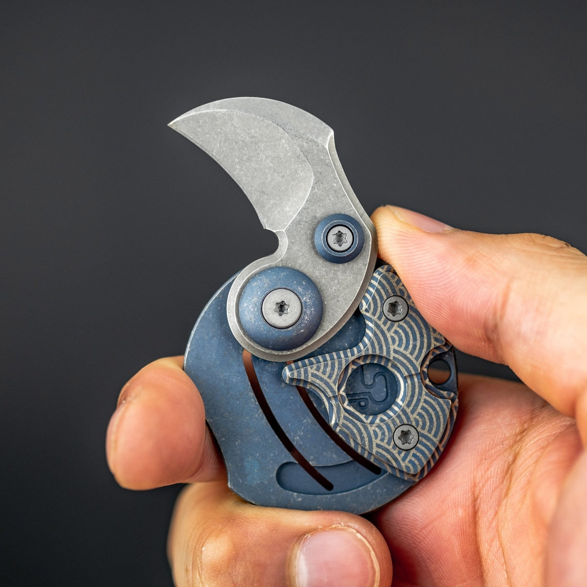 Serge Knives Coin Claw Gen 2 - Seigaiha (Exclusive) - URBAN EDC®
