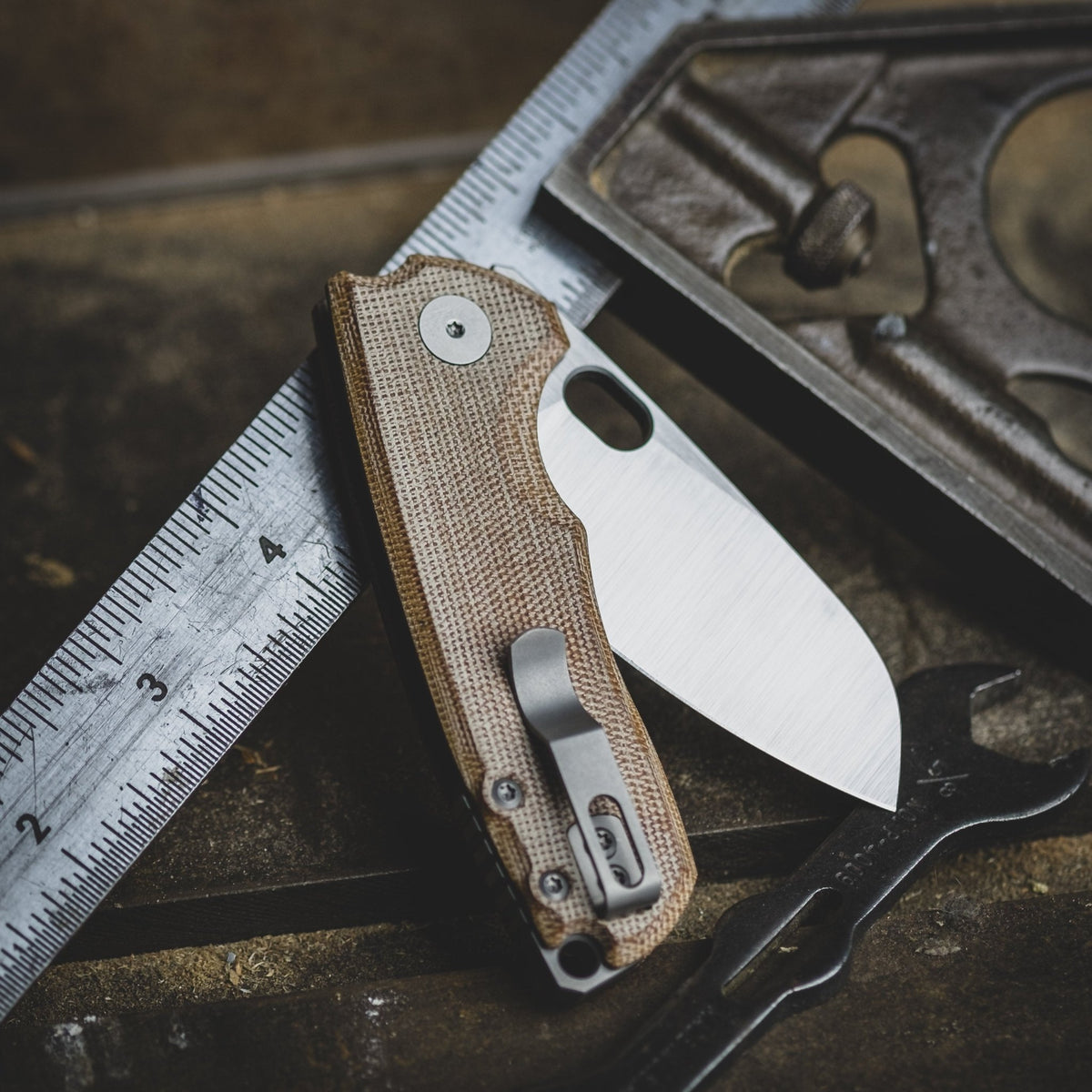 URBAN F5.5 - Brown Micarta & Satin Magnacut - URBAN EDC®