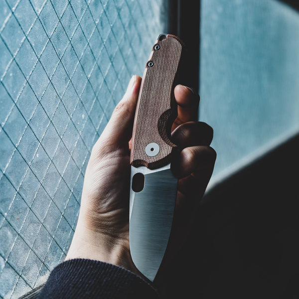 URBAN F5.5 - Brown Micarta & Satin Magnacut - URBAN EDC®