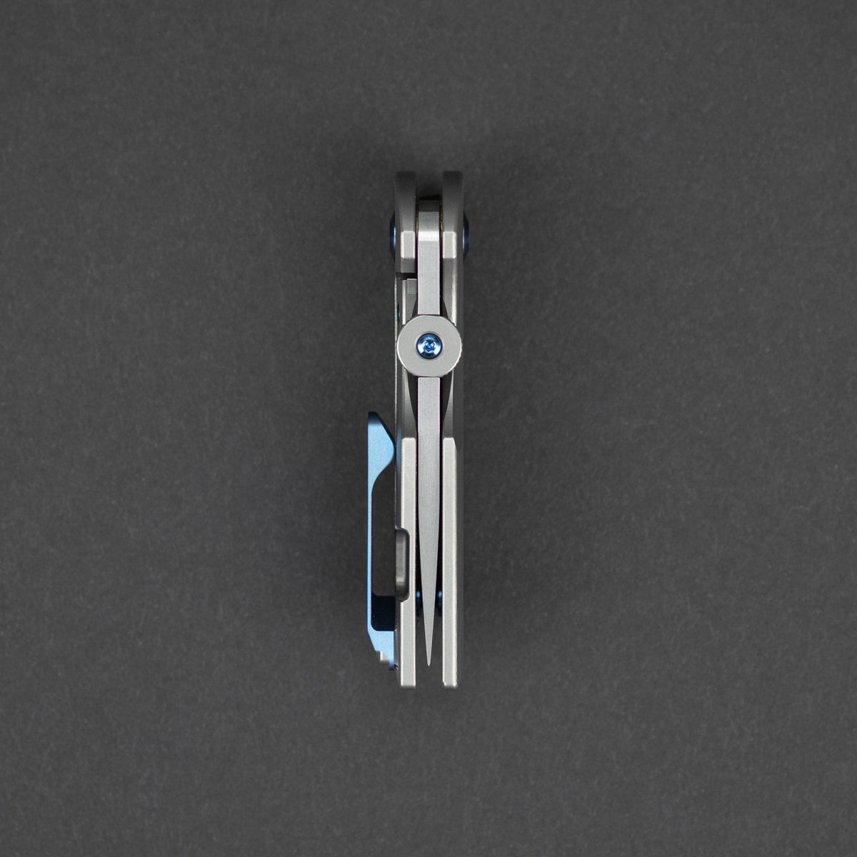 URBAN Half Delta - Titanium - URBAN EDC®