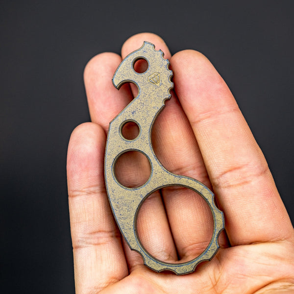 VoxDesign 1/4” Seahorse - Triple Ano Titanium - URBAN EDC®